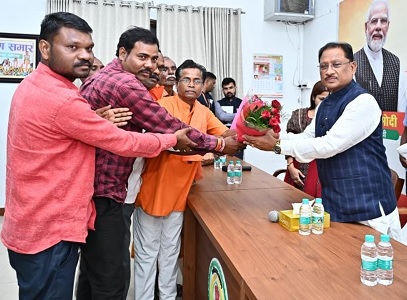 मुख्यमंत्री साय ने डुबान क्षेत्र में एम्बुलेंस और राष्ट्रीय बैंक शाखा शीघ्र खोलने का दिया आश्वासन