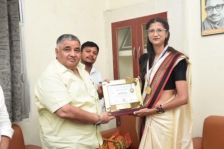 अंतर्राष्ट्रीय गोल्फ खिलाड़ी ‘इंटरनेशनल बुक ऑफ रिकॉर्ड्स’ से सम्मानित, छत्तीसगढ़ की बेटी शिवानी ने रचा इतिहास