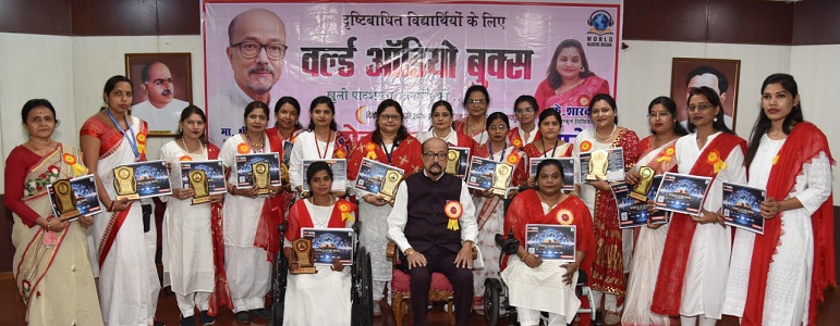 राज्यपाल श्री डेका ने ब्रेल पुस्तक और ऑडियो बुक्स का किया विमोचन