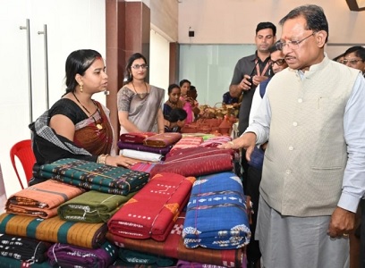 हाथ करघे से कमाई तक- ग्राम नारी की महिलाओं की सफलता का राज