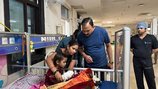 स्वास्थ्य मंत्री श्री जायसवाल ने सुबह 7 बजे किया डीकेएस अस्पताल का आकस्मिक निरीक्षण