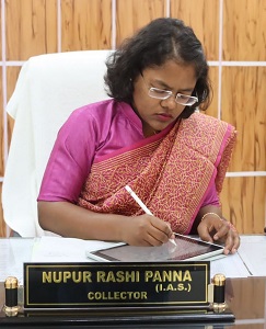 कोंडागांव जिले के नवपदस्थ कलेक्टर श्रीमती नूपुर राशि पन्ना ने कार्यभार ग्रहण किया
