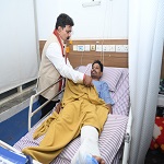उपमुख्यमंत्री श्री विजय शर्मा ने आईईडी ब्लास्ट में घायल जवानों से अस्पताल में की मुलाकात