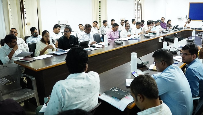 सीएम हेल्प लाइन, मुख्यमंत्री जनदर्शन और कलेक्टर जनदर्शन के आवेदनों का गंभीरता से निराकरण करें : जिला पंचायत सीईओ श्री अभिषेक कुमार