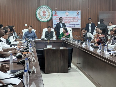 शासन की जनकल्याणकारी योजनाओं का जमीनी स्तर पर हो बेहतर क्रियान्वयन – प्रभारी मंत्री श्री देवांगन