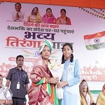 1700 फीट लंबे तिरंगे के साथ कुनकुरी में निकली भव्य तिरंगा यात्रा, श्रीमती साय ने बच्चों के साथ थामा तिरंगा