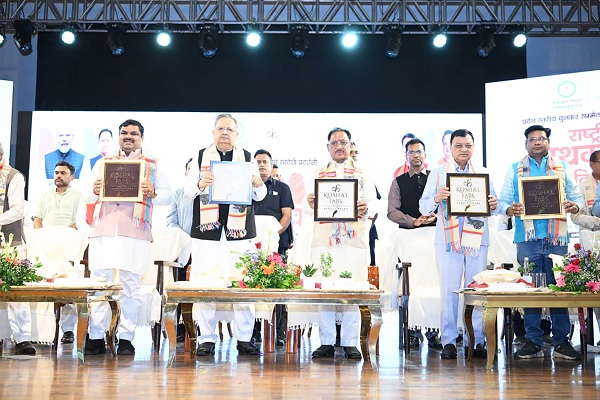 कोसा की चमक अब वैश्विक बाजार तक : मुख्यमंत्री ने लॉन्च किया छत्तीसगढ़ का प्रीमियम हैंडलूम ब्रांड 'कोशल फैब'