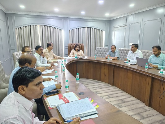 अपर मुख्य सचिव श्रीमती ऋचा शर्मा ने पंचायत एवं ग्रामीण विकास विभाग के कार्यों की समीक्षा की