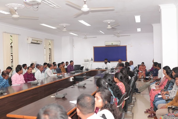 आधार आधारित बायोमेट्रिक उपस्तिथि, lunch time 30 मिनट, सहित अनेक सख्त निर्देश