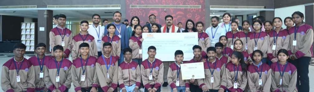 दिल्ली में आयोजित मॉडल यूथ ग्राम सभा में कोसमगुड़ा एकलव्य विद्यालय के युवाओं को मिला प्रथम पुरस्कार