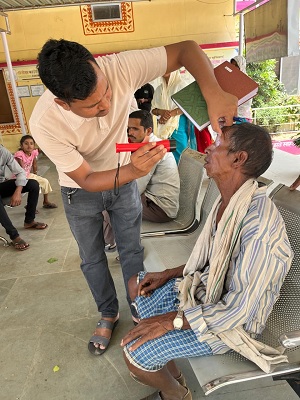 रोशनी लौटाने की मुहिम में छत्तीसगढ़ आगे : सरकारी, NGO और निजी संस्थानों की साझेदारी से 91% लक्ष्य हासिल