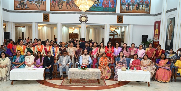 लोकभवन में अंतर्राष्ट्रीय महिला दिवस के अवसर पर ज़मीनी स्तर पर काम कर रही महिलाओं का हुआ सम्मान