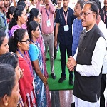 मुख्यधारा की ओर लौटता विश्वास : 140 आत्मसमर्पित नक्सलियों ने मुख्यमंत्री से की मुलाकात