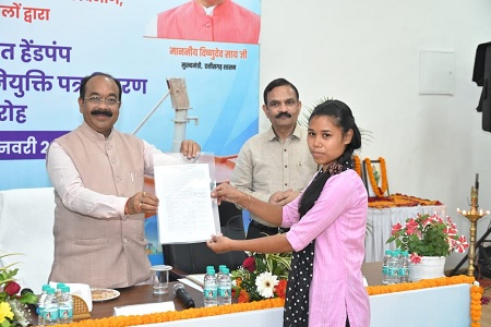 लोगों से अच्छा व्यवहार रखकर ईमानदारी से करें काम : उप मुख्यमंत्री श्री साव