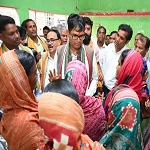 वित्त मंत्री ओ पी चौधरी ने बाढ़ से बचाने सरिया क्षेत्र में जनता को दी सौगात