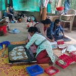 उद्यमिता की नई मिसाल : बस्तर की महिलाओं ने तैयार की बिना शक्कर वाली ऑर्गेनिक काजू-कतली 