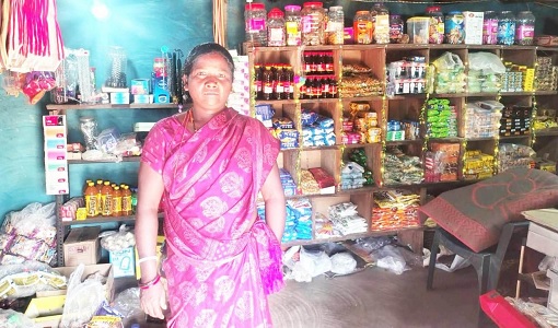 पहाड़ी कोरवा महिला फुलमनिया बनीं आत्मनिर्भरता की मिसाल