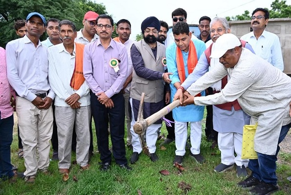 भौतिक प्रगति के साथ अपनी समृद्ध परंपरा और मानवीय मूल्यों को सहेजकर रखना ही सच्चा विकास : मंत्री श्री टंक राम वर्मा