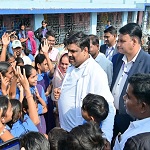 पोटिया प्राइमरी एवं मिडिल स्कूल का शिक्षा मंत्री गजेन्द्र यादव ने किया निरीक्षण
