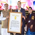 ऐतिहासिक जनभागीदारी के लिए ‘आशीर्वाद का दीया’ का नाम गोल्डन बुक ऑफ वर्ल्ड रिकॉर्ड्स में दर्ज