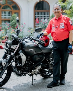 मुख्यमंत्री श्री विष्णुदेव साय ने स्वयं बाइक चलाकर युवाओं को दिया सुरक्षित ड्राइविंग का संदेश