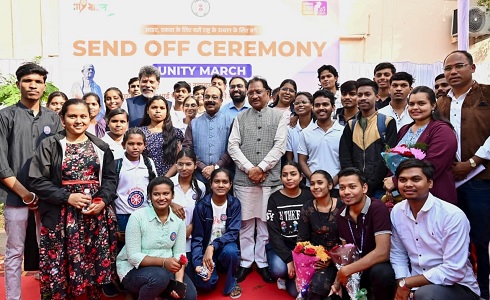 मुख्यमंत्री श्री साय ने यूनिटी मार्च के लिए राज्य के 68 युवाओं के दल को हरी झंडी दिखाकर किया रवाना