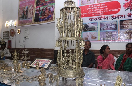 जनजातीय गरिमा उत्सव : सारंगढ़ हैंडीक्राफ्ट मेला में झारा शिल्प और बेलमेटल उत्पाद रहे आकर्षण का केंद्र