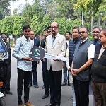 राज्यपाल श्री डेका ने सरस्वती शिक्षा संस्थान को प्रदान किए चार ई- रिक्शे