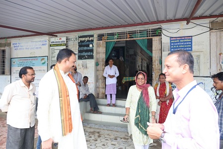 स्वास्थ्य मंत्री श्री श्याम बिहारी जायसवाल ने प्राथमिक स्वास्थ्य केंद्र बंजारीडाड का किया आकस्मिक निरीक्षण