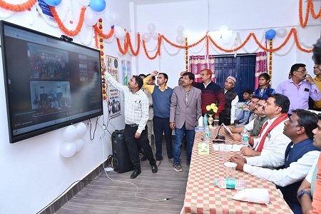 सिलहाटी में उपमुख्यमंत्री बने डिजिटल कक्षा के छात्र, शिक्षक ने डिजिटल बोर्ड में पढ़ाया आंख की संरचना