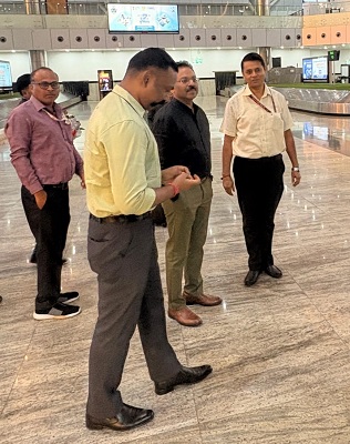 भारत सरकार के पर्यटन मंत्रालय के अतिरिक्त सचिव एवं महानिदेशक श्री सुमन बिल्ला का रायपुर एयरपोर्ट पर हुआ आत्मीय स्वागत