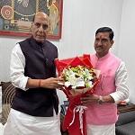 बिलासपुर हवाई सुविधा विस्तार हेतु केंद्रीय मंत्री तोखन साहू ने रक्षा मंत्री राजनाथ सिंह से की मुलाकात