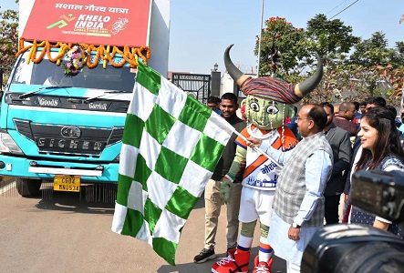 उप मुख्यमंत्री श्री अरुण साव ने खेलो इंडिया नेशनल ट्राइबल गेम्स के लिए मशाल गौरव यात्रा को दिखाई हरी झंडी