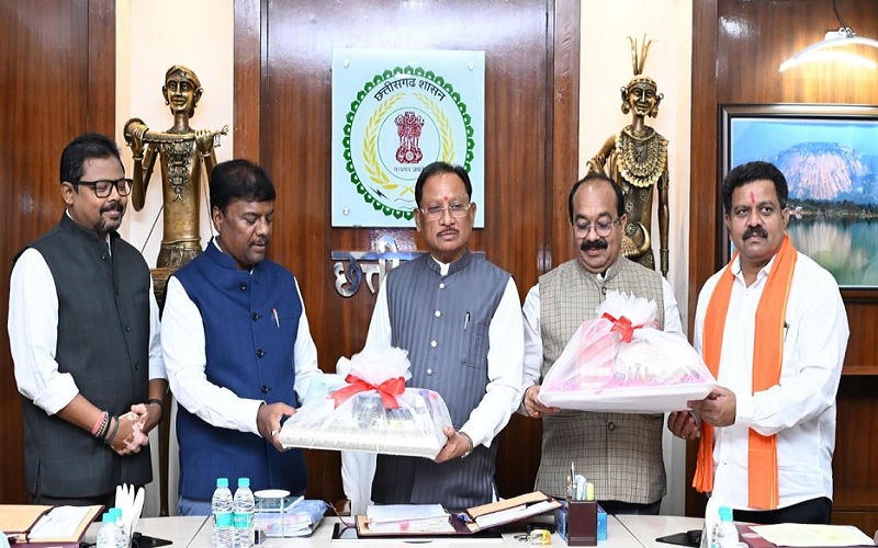 हमारे वनों की समृद्धि और मातृशक्ति के परिश्रम से तैयार उत्पाद बनें छत्तीसगढ़ की पहचान : मुख्यमंत्री श्री विष्णुदेव साय