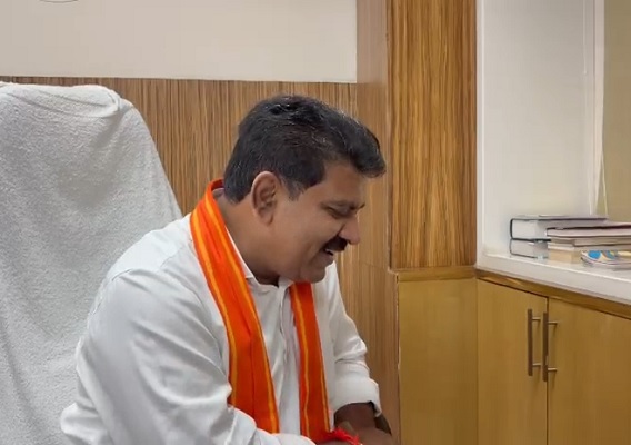 कवर्धा मेडिकल कॉलेज में प्रवेश लेने वाले जिले के प्रथम छात्र हिमांशु को उप मुख्यमंत्री श्री शर्मा ने फोन कर दी बधाई