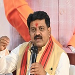 उप मुख्यमंत्री श्री शर्मा ने 30 पुनर्वासित युवाओं को बांटे टूलकिट और मोबाइल