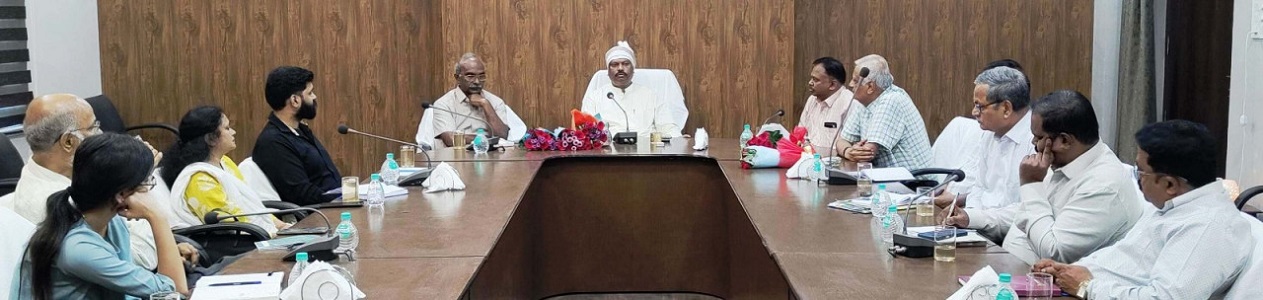 प्रदेशवासियों को औषधीय पौधों की खेती से जोड़े: औषधीय एवं पादप बोर्ड अध्यक्ष श्री विकास मरकाम