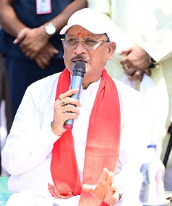 आम की छांव में बदले सपनों के मायने: मुख्यमंत्री ने कहा—“अब करोड़पति दीदी बनने की सोचिए”