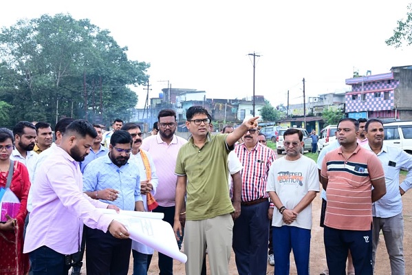 रायगढ़ की बदलेगी तस्वीर: विकास परियोजनाओं का वित्त मंत्री श्री ओ.पी.चौधरी ने किया मैराथन निरीक्षण