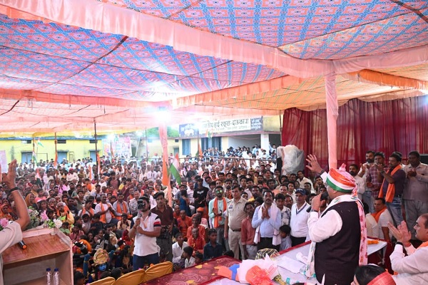उप मुख्यमंत्री श्री साव ने स्वतंत्रता सेनानियों को किया नमन, तिरंगा यात्रा में विकसित और आत्मनिर्भर भारत बनाने का संकल्प