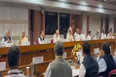 सभी दलों के नेताओं ने पहलगाम आतंकी हमले पर सरकार की कार्रवाई में पूरा सहयोग देने का आश्‍वासन दिया