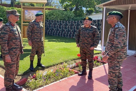 सेना प्रमुख जनरल उपेंद्र द्विवेदी ने श्रीनगर में सुरक्षा स्थिति की समीक्षा की