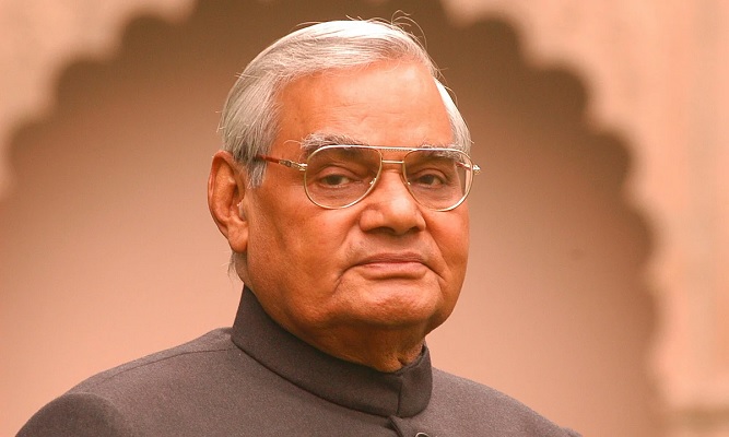 पूर्व प्रधानमंत्री अटल बिहारी वाजपेयी की पुण्यतिथि पर देश श्रद्धांजलि अर्पित कर रहा