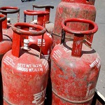 घरेलू और व्यावसायिक एलपीजी सिलेंडरों की कीमतों में वृद्धि, घरेलू 60 रुपये, व्यावसायिक 115 रुपये महँगे