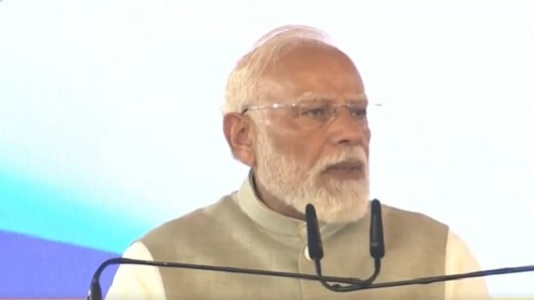प्रधानमंत्री मोदी ने कोलकाता में 18,680 करोड़ रुपये की विकास परियोजनाओं का लोकार्पण और शिलान्यास किया