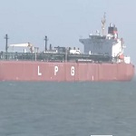 गुजरात के मुंद्रा बंदरगाह पहुंचा भारतीय पोत शिवालिक