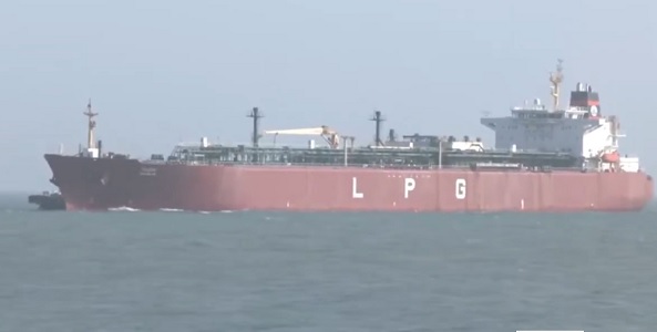 गुजरात के मुंद्रा बंदरगाह पहुंचा भारतीय पोत शिवालिक