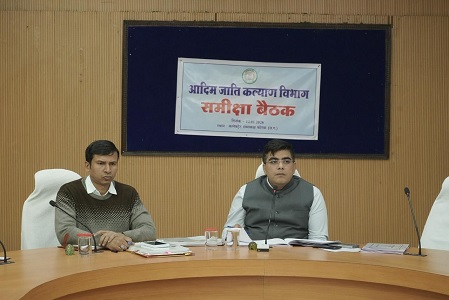 आदिम जाति कल्याण विभाग समीक्षा: कलेक्टर श्री दुदावत ने शैक्षणिक गुणवत्ता और अधोसंरचना पर दिया विशेष जोर