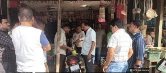 दीपका में सड़क किनारे अतिक्रमण हटाया, 62 हजार रुपये का अर्थदंड लगाया