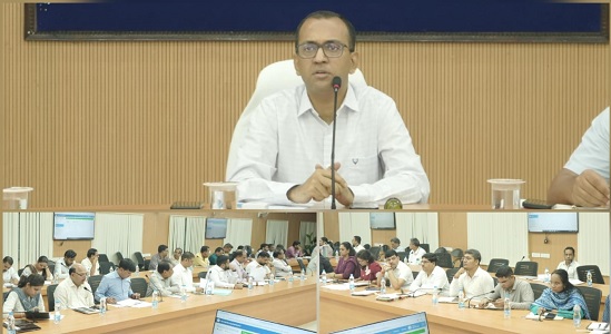 स्थानान्तरण के बाद जॉइनिंग नहीं करने वाले कर्मचारियों के विरुद्ध करें कार्यवाही:कलेक्टर श्री वंसत 